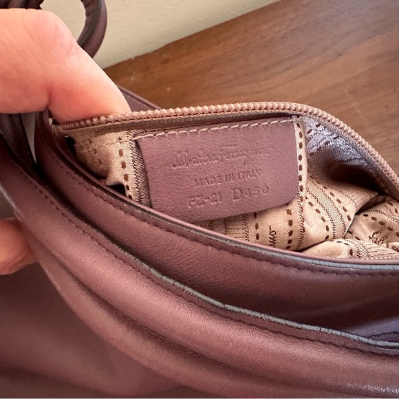 Salvatore Ferragamo Hobo Lavender Handbag Authentic Pristine Condition - Picture 6 of 11